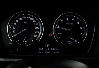 Подержанный автомобиль BMW X1 2020 года (11 фото)