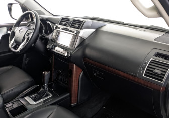 Подержанный автомобиль Toyota Land Cruiser Prado 2017 года (13 фото)