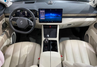 Подержанный автомобиль AITO M7 2023 года (11 фото)