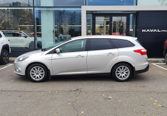 Подержанный автомобиль Ford Focus Wagon 2012 года (8 фото)