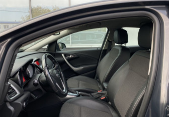 Подержанный автомобиль Opel Astra Hatchback 2012 года (19 фото)