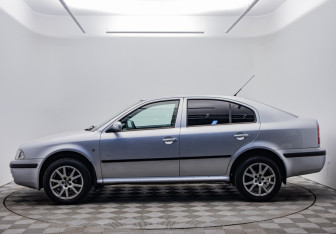 Подержанный автомобиль Skoda Octavia Liftback 2008 года (2 фото)