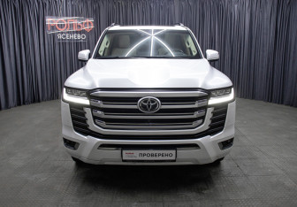 Подержанный автомобиль Toyota Land Cruiser Suv 2021 года (2 фото)