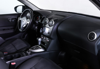 Подержанный автомобиль Nissan Qashqai 2011 года (10 фото)