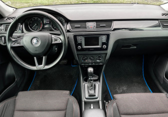 Подержанный автомобиль Skoda Rapid Liftback 2015 года (12 фото)