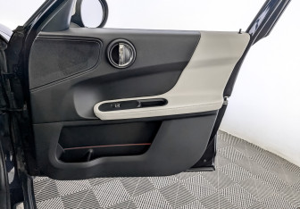 Подержанный автомобиль MINI Countryman 2019 года (24 фото)