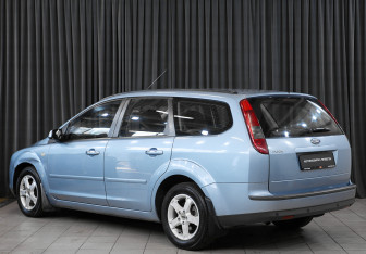 Подержанный автомобиль Ford Focus Wagon 2006 года (7 фото)