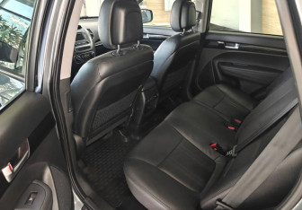 Подержанный автомобиль Kia Sorento 2014 года (15 фото)
