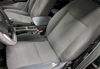 Подержанный автомобиль Ford Focus Sedan 2010 года (14 фото)