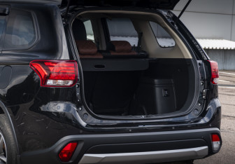 Подержанный автомобиль Mitsubishi Outlander 2018 года (22 фото)