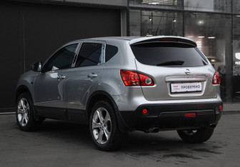 Подержанный автомобиль Nissan Qashqai 2009 года (7 фото)