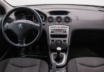 Подержанный автомобиль Peugeot 408 2013 года (13 фото)