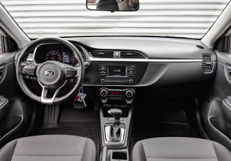 Подержанный автомобиль Kia Rio Sedan 2021 года (13 фото)