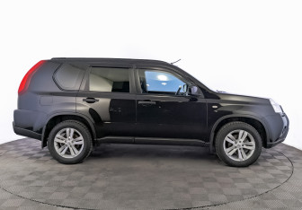 Подержанный автомобиль Nissan X-Trail 2013 года (4 фото)