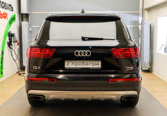 Подержанный автомобиль Audi Q7 2016 года (5 фото)