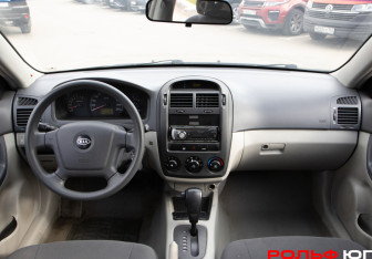 Подержанный автомобиль Kia Cerato Hatchback 2007 года (11 фото)