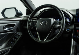 Подержанный автомобиль Toyota Avalon 2022 года (10 фото)