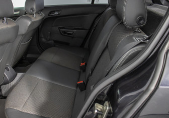 Подержанный автомобиль Opel Astra Hatchback 2010 года (11 фото)