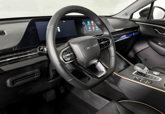 Подержанный автомобиль Omoda C5 2024 года (13 фото)