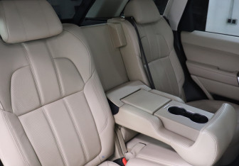 Подержанный автомобиль Land Rover Range Rover Sport 2016 года (19 фото)