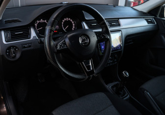 Подержанный автомобиль Skoda Rapid Liftback 2017 года (12 фото)