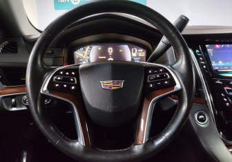 Подержанный автомобиль Cadillac Escalade Suv 2015 года (16 фото)