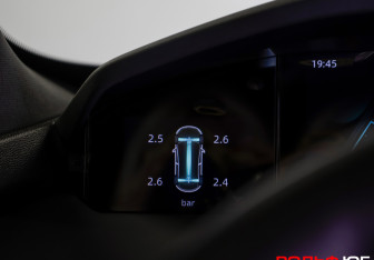 Подержанный автомобиль Changan UNI-K 2023 года (16 фото)