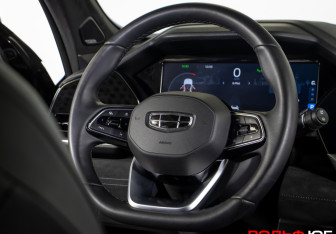 Подержанный автомобиль Geely Monjaro 2023 года (14 фото)