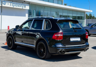Подержанный автомобиль Porsche Cayenne 2007 года (7 фото)