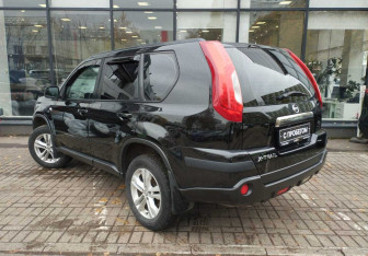Подержанный автомобиль Nissan X-Trail 2011 года (6 фото)