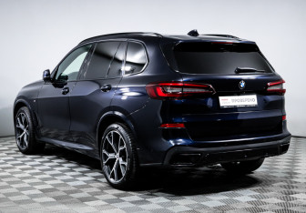 Подержанный автомобиль BMW X5 2021 года (7 фото)