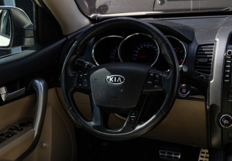 Подержанный автомобиль Kia Sorento 2011 года (11 фото)