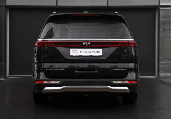 Подержанный автомобиль Kia Carnival 2021 года (6 фото)