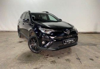 Подержанный автомобиль Toyota RAV4 2018 года (3 фото)