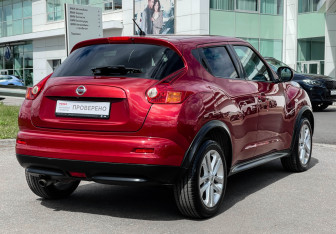 Подержанный автомобиль Nissan Juke 2011 года (5 фото)