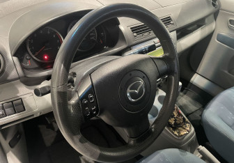 Подержанный автомобиль Mazda 2 Hatchback 2004 года (13 фото)