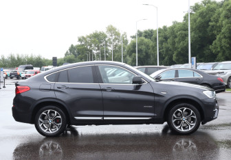 Подержанный автомобиль BMW X4 2017 года (4 фото)
