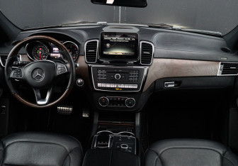 Подержанный автомобиль Mercedes-Benz GLE 2016 года (12 фото)