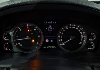 Подержанный автомобиль Toyota Land Cruiser Suv 2016 года (27 фото)