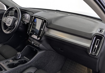 Подержанный автомобиль Volvo XC40 2018 года (13 фото)