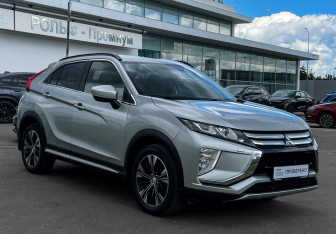 Подержанный автомобиль Mitsubishi Eclipse Cross 2018 года (3 фото)
