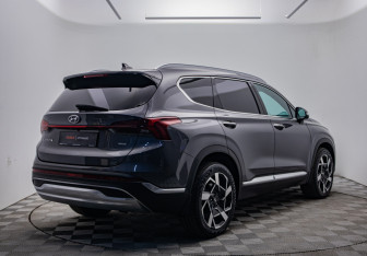 Подержанный автомобиль Hyundai Santa Fe 2023 года (5 фото)