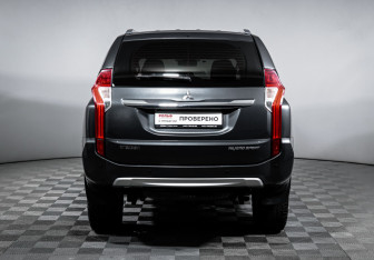 Подержанный автомобиль Mitsubishi Pajero Sport 2018 года (6 фото)