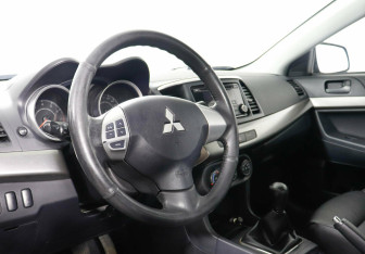 Подержанный автомобиль Mitsubishi Lancer Sedan 2013 года (8 фото)