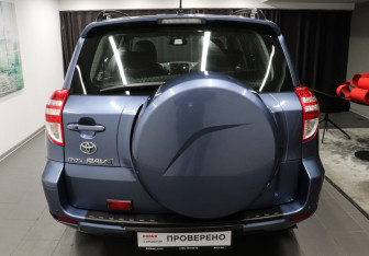 Подержанный автомобиль Toyota RAV4 2008 года (5 фото)