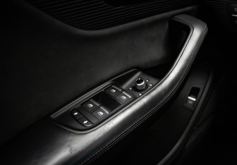 Подержанный автомобиль Audi Q7 2017 года (15 фото)