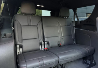 Подержанный автомобиль Chevrolet Suburban 2023 года (12 фото)