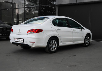 Подержанный автомобиль Peugeot 408 2014 года (4 фото)