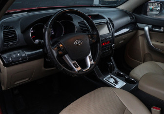 Подержанный автомобиль Kia Sorento 2010 года (12 фото)