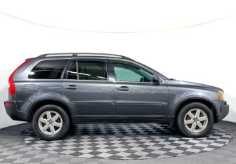 Подержанный автомобиль Volvo XC90 2005 года (4 фото)